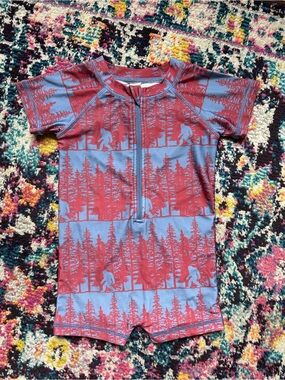 Kate Quinn  Bigfoot Zip Short Sleeve Rashguard Swimsuit 2T